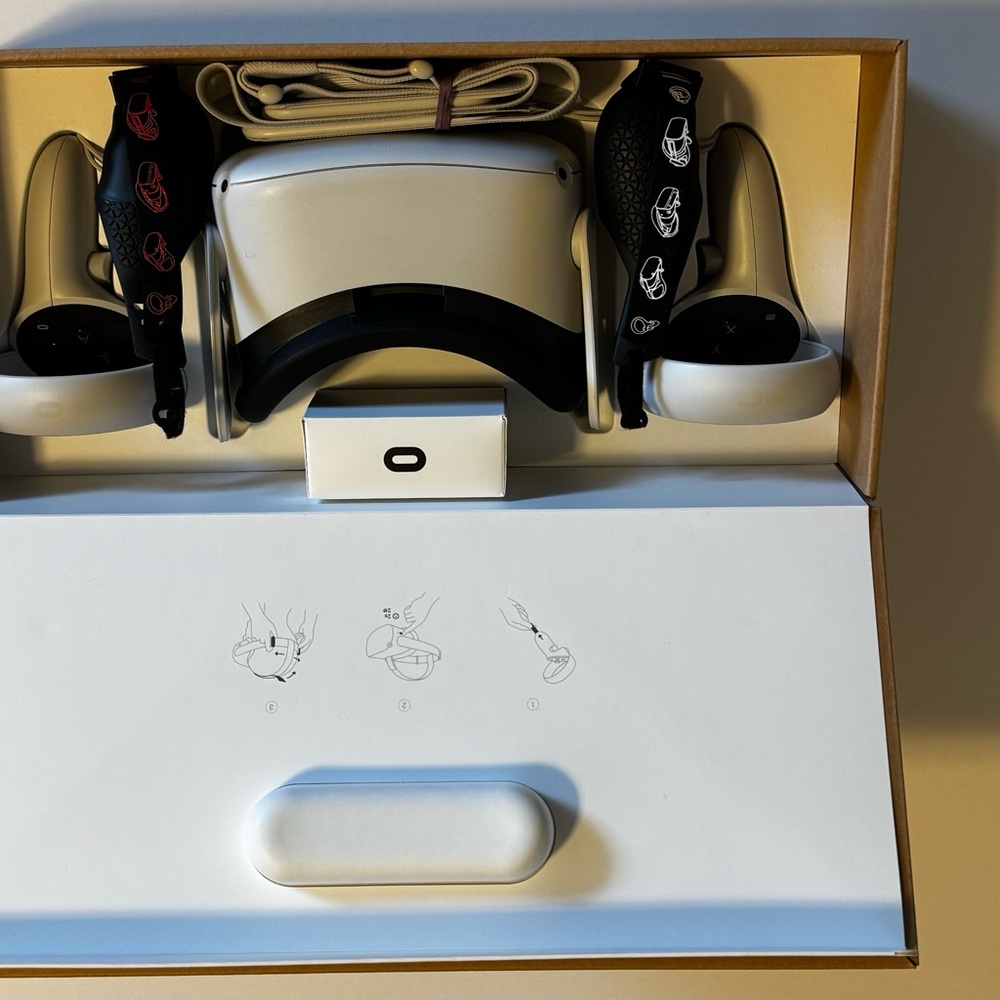 Oculus Quest 2 from Facebook 256 GB +
Oculus 2 Elite Strap with Battery